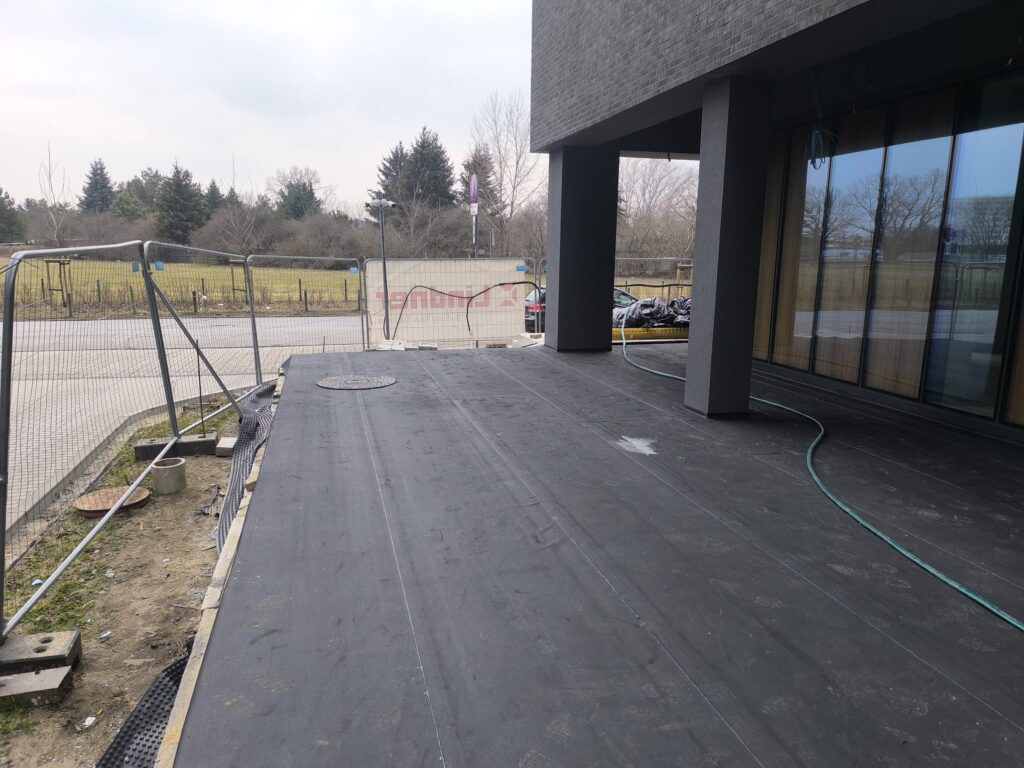 Wykonanie pokrycia tarasu w technologii membrany EPDM o powierzchni 300 m2